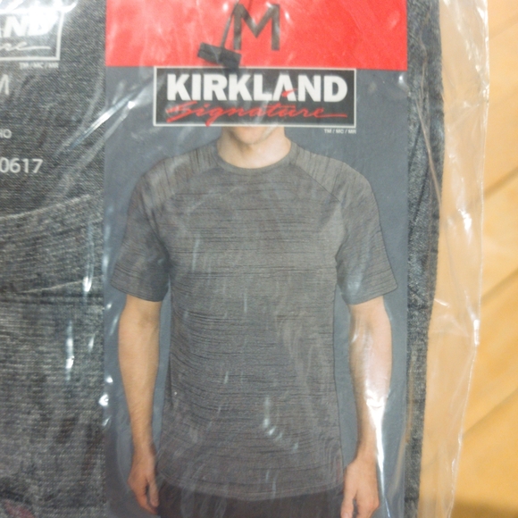 Kirkland - 2 PACK - NWT Men's Moisture Wicking Activewear T-Shirt - SIZE MEDIUM - Picture 5 of 10